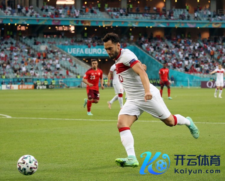 恰尔汗奥卢：我之前受伤的部位有些不适体育录像/图片，来日将承袭核磁共振查验