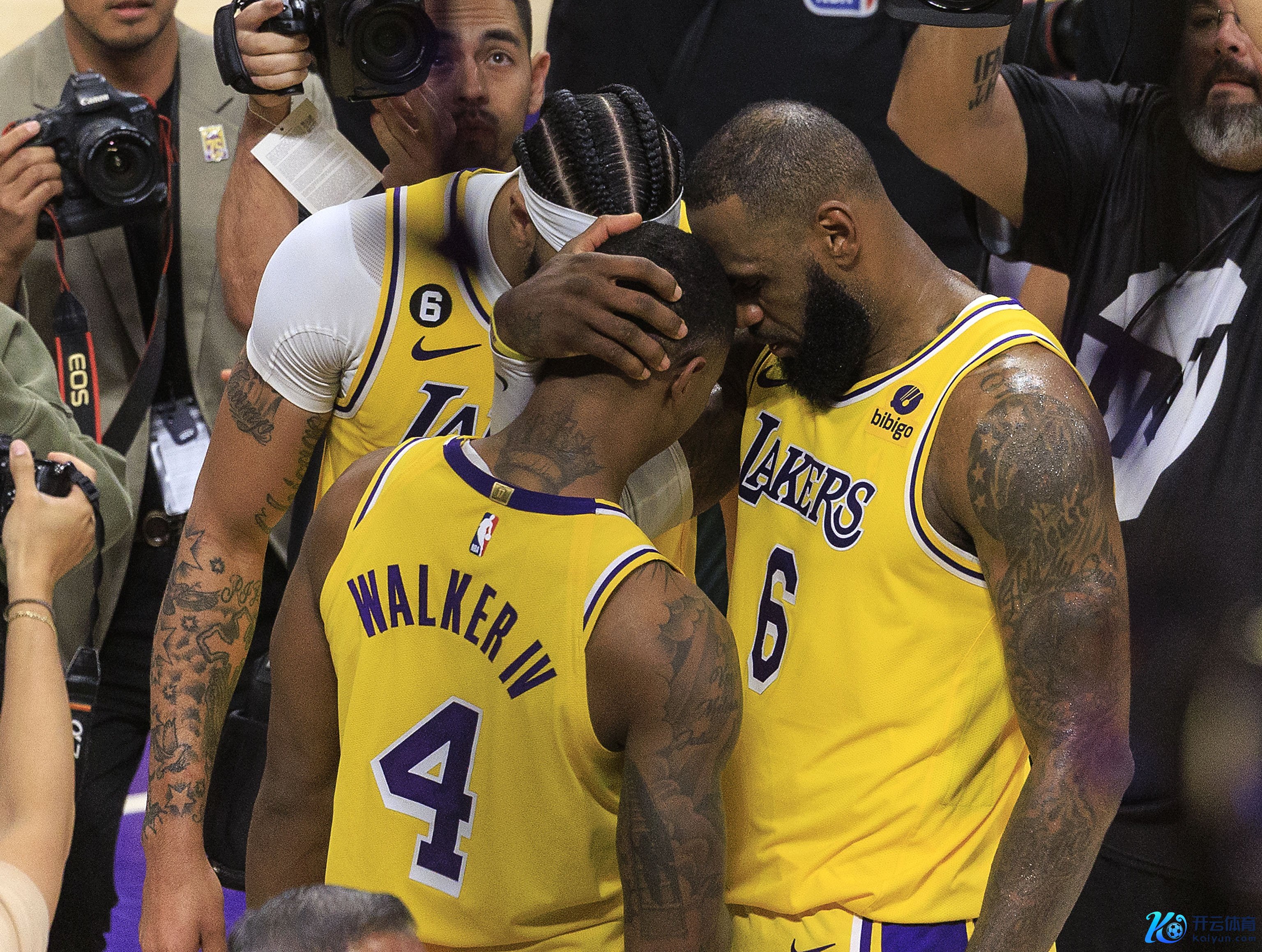 沃克：和铁汉的G4是拉塞尔燃烧了我 我没得分时他说小节将属于我